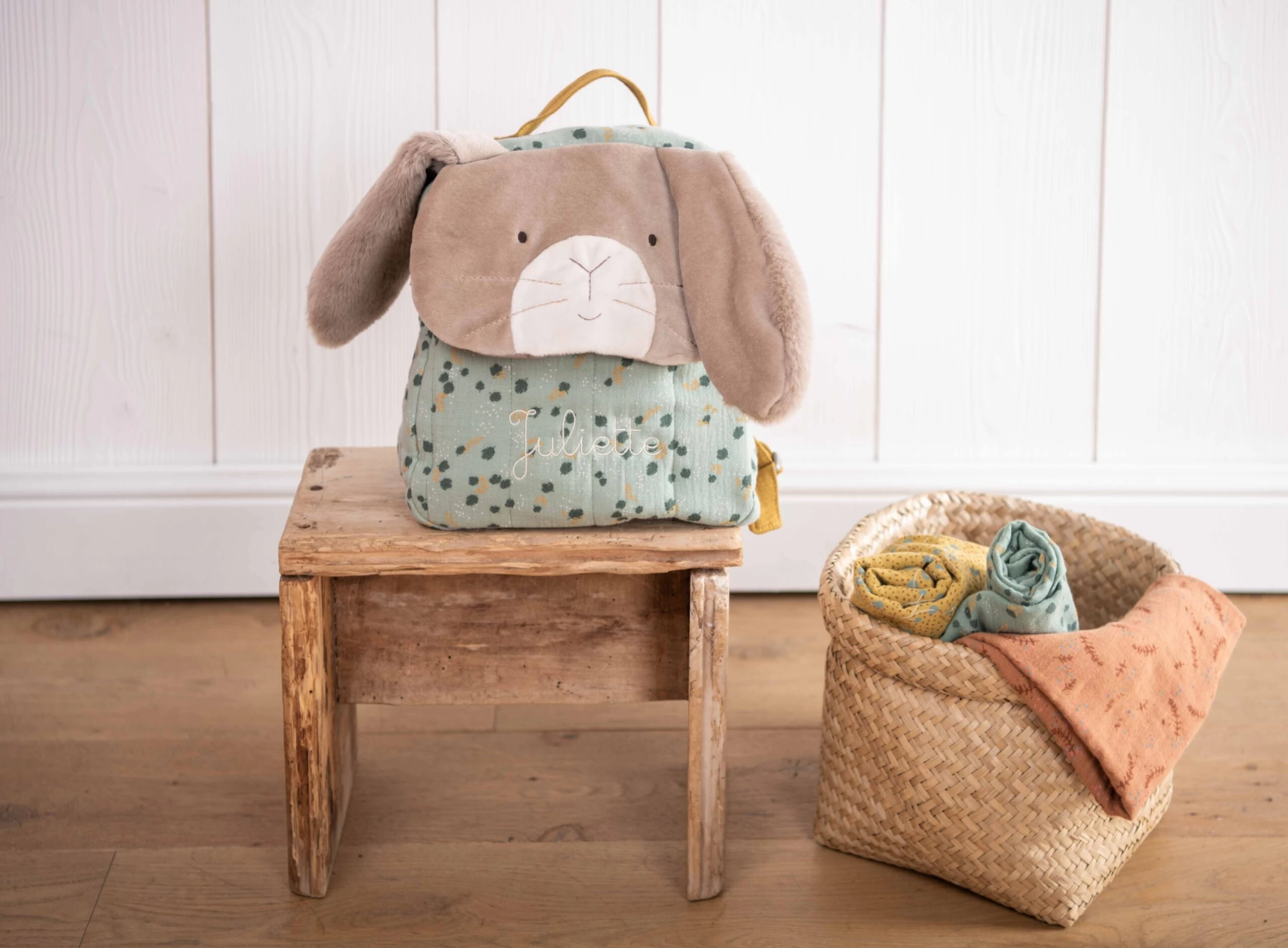 Sac à Dos Personnalisé Lapin Sauge Trois Petits Lapins Moulin Roty – Image 3