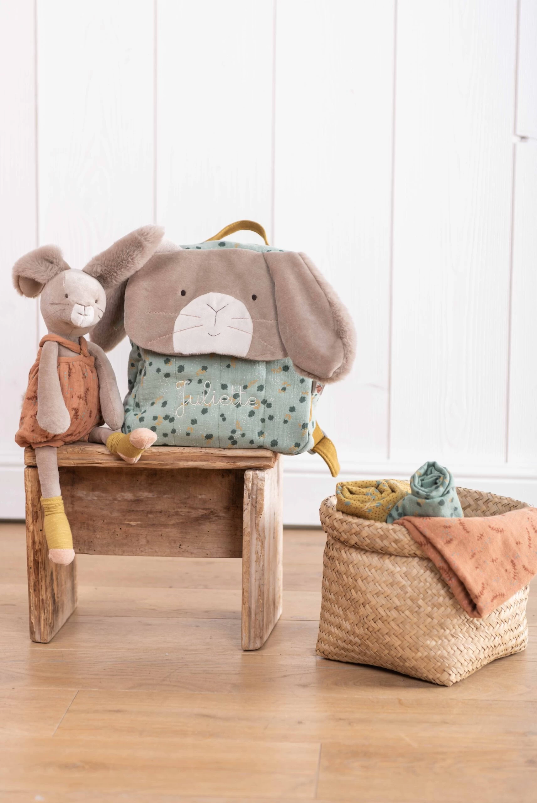 Sac à Dos Personnalisé Lapin Sauge Trois Petits Lapins Moulin Roty – Image 4